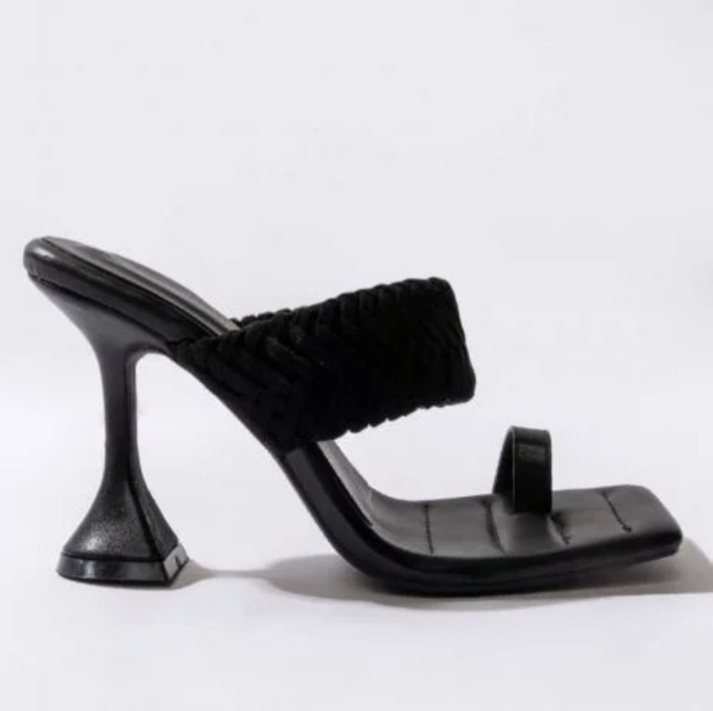 A SLIPPERS - Picture 1 of 5